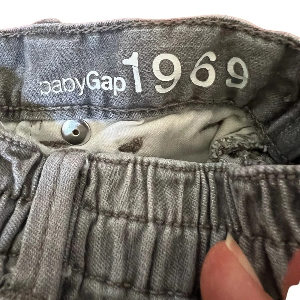 Baby Gap grey Jeggings 1969 line size 6-12 months button at top and zipper fly